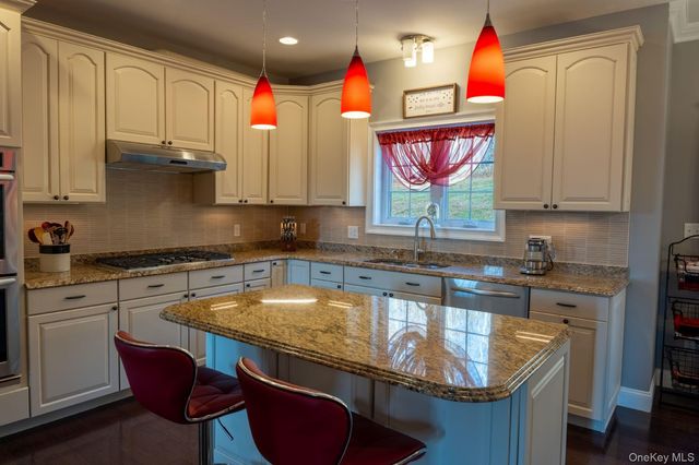 15 Max Way, Newburgh, NY 12550