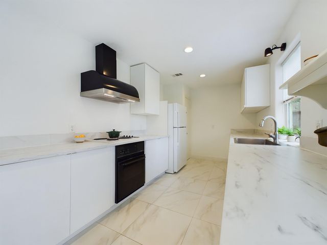 5627 Winsome Lane, Houston, TX 77057