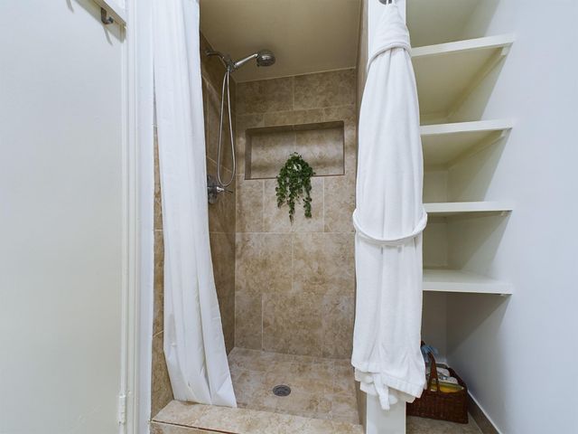 5627 Winsome Lane, Houston, TX 77057