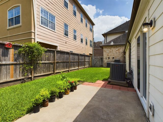 5627 Winsome Lane, Houston, TX 77057