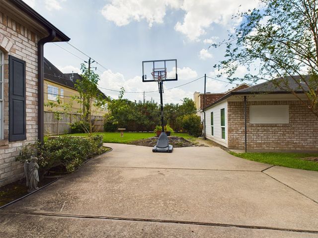 5627 Winsome Lane, Houston, TX 77057