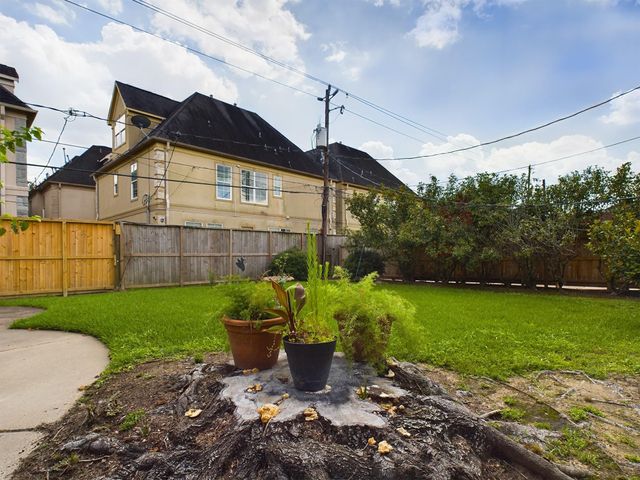 5627 Winsome Lane, Houston, TX 77057