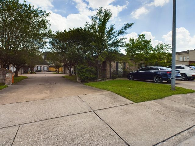 5627 Winsome Lane, Houston, TX 77057