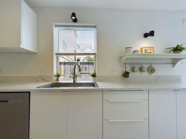 5627 Winsome Lane, Houston, TX 77057