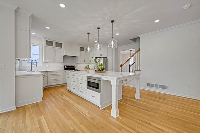 21528 W 99th Street, Lenexa, KS 66220