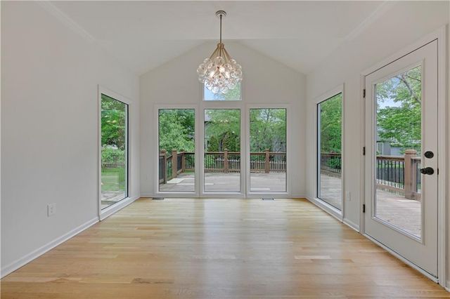 21528 W 99th Street, Lenexa, KS 66220