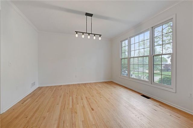 21528 W 99th Street, Lenexa, KS 66220