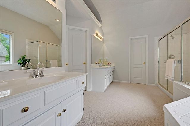 21528 W 99th Street, Lenexa, KS 66220