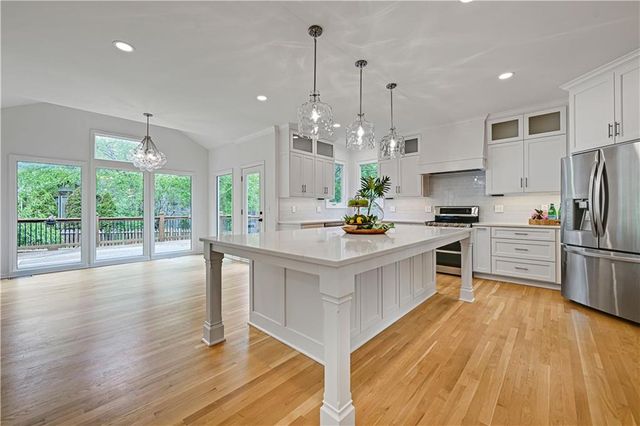 21528 W 99th Street, Lenexa, KS 66220