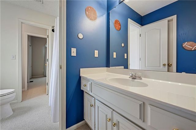 21528 W 99th Street, Lenexa, KS 66220