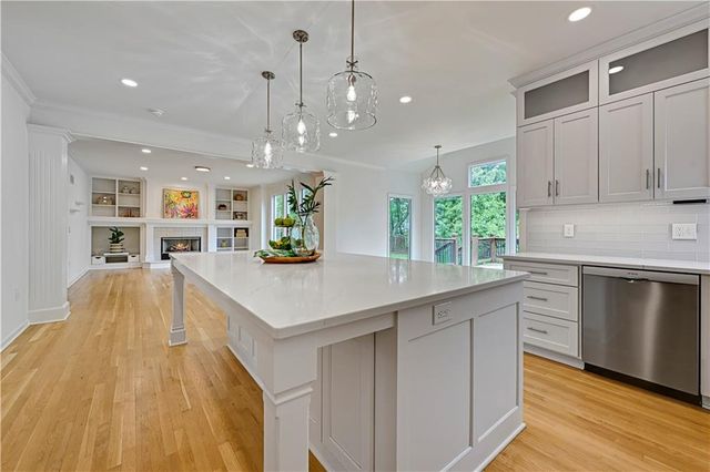 21528 W 99th Street, Lenexa, KS 66220