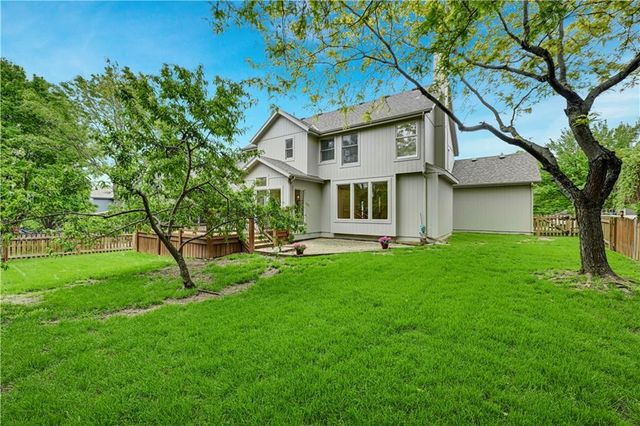 21528 W 99th Street, Lenexa, KS 66220