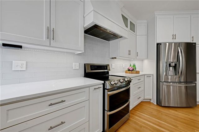 21528 W 99th Street, Lenexa, KS 66220