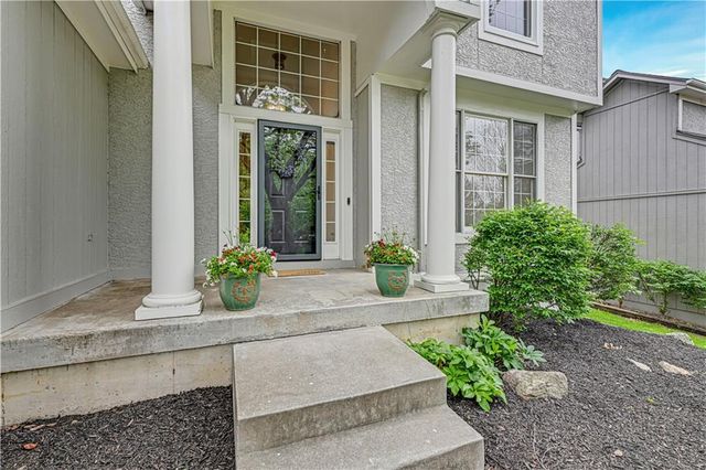 21528 W 99th Street, Lenexa, KS 66220