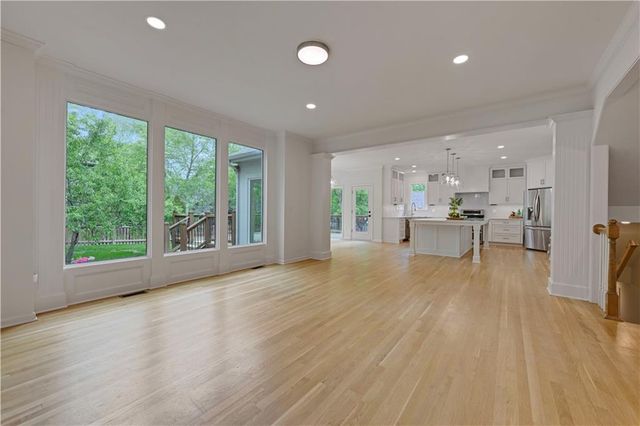 21528 W 99th Street, Lenexa, KS 66220
