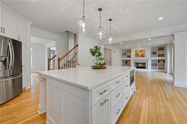 21528 W 99th Street, Lenexa, KS 66220