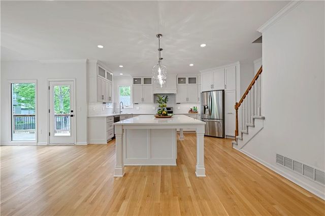 21528 W 99th Street, Lenexa, KS 66220