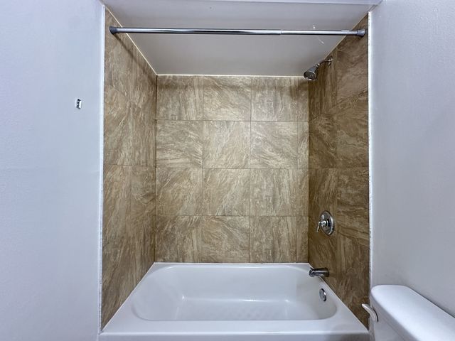 6954 N Sheridan Road 203, Chicago, IL 60626