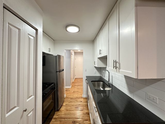 6954 N Sheridan Road 203, Chicago, IL 60626