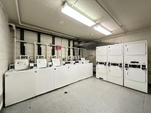 6954 N Sheridan Road 203, Chicago, IL 60626