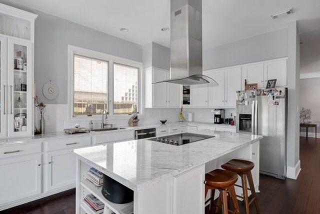 1443 Sugar Creek Boulevard, Sugar Land, TX 77478