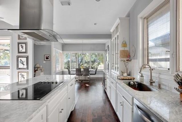 1443 Sugar Creek Boulevard, Sugar Land, TX 77478