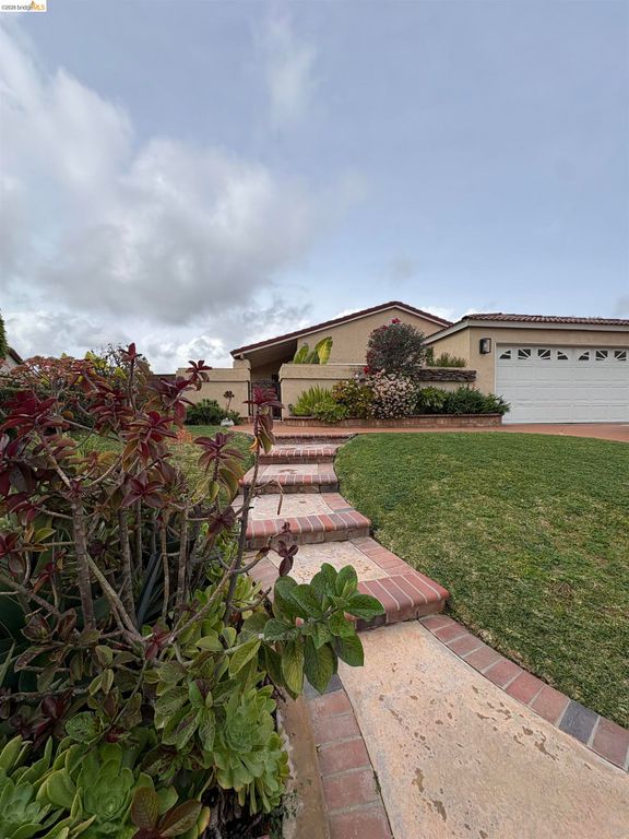 1101 Hourglass Place, Diamond Bar, CA 91765