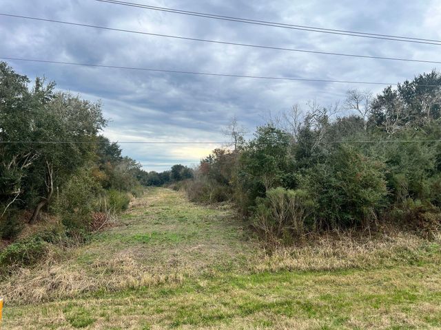 14000 Tx-65, Stowell, TX 77665