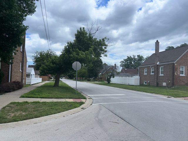18017 Oakwood Avenue, Lansing, IL 60438
