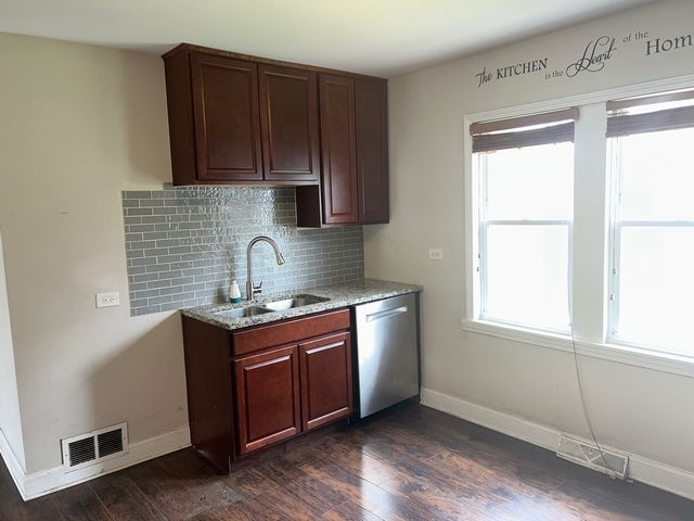 18017 Oakwood Avenue, Lansing, IL 60438