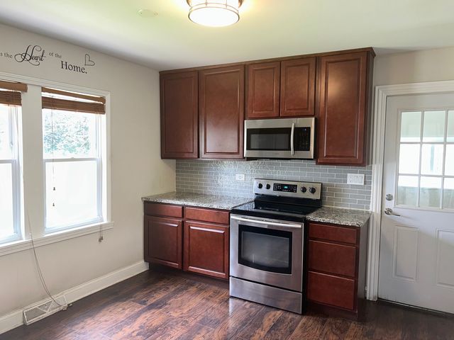 18017 Oakwood Avenue, Lansing, IL 60438