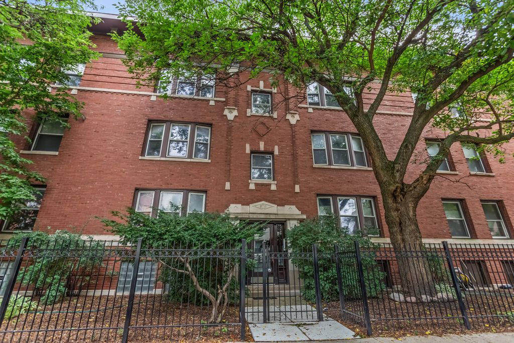 805 W Belle Plaine Avenue 103, Chicago, IL 60613 — exterior