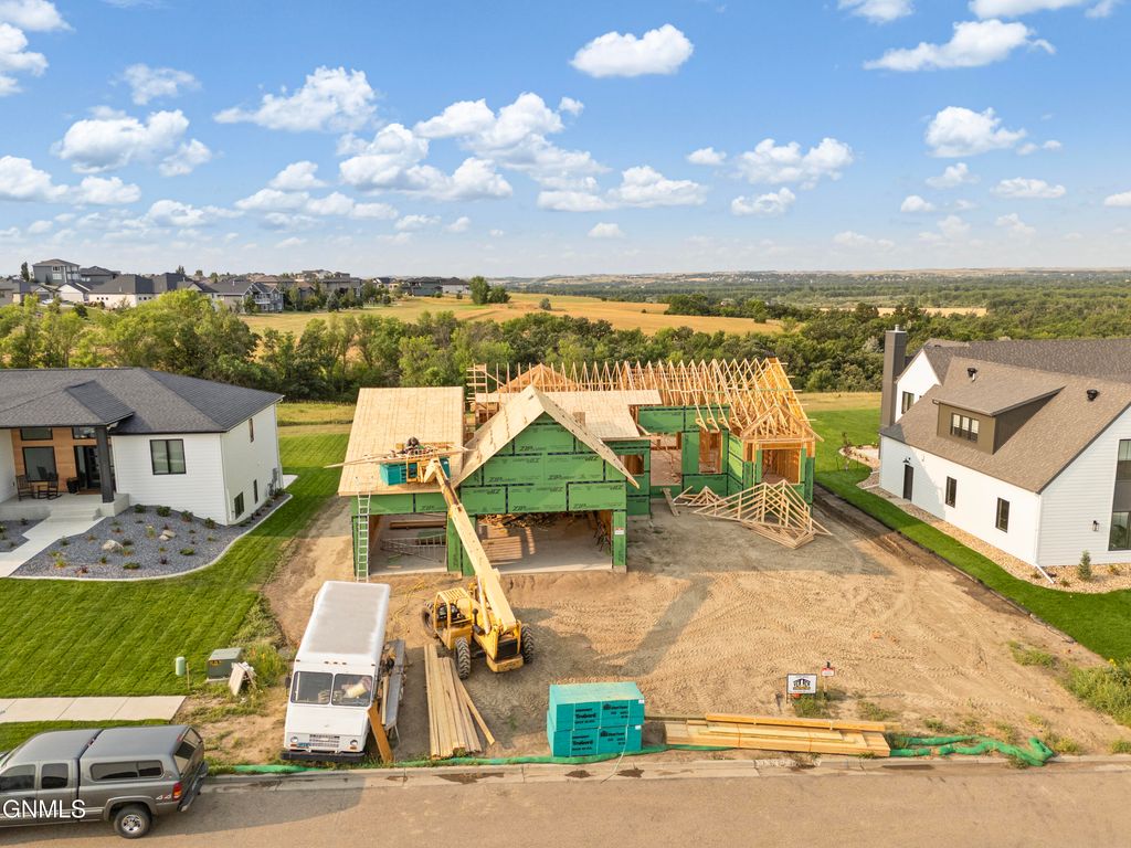 4001 Valley Drive, Bismarck, ND 58503 photo 2