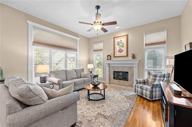 8000 W 154th Street, Overland Park, KS 66223