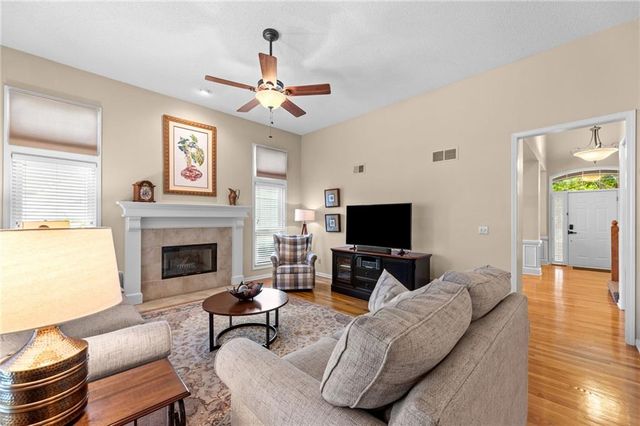 8000 W 154th Street, Overland Park, KS 66223