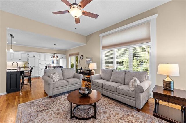8000 W 154th Street, Overland Park, KS 66223