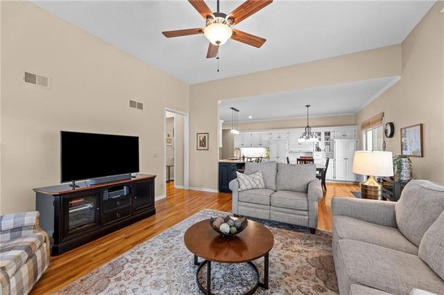 8000 W 154th Street, Overland Park, KS 66223