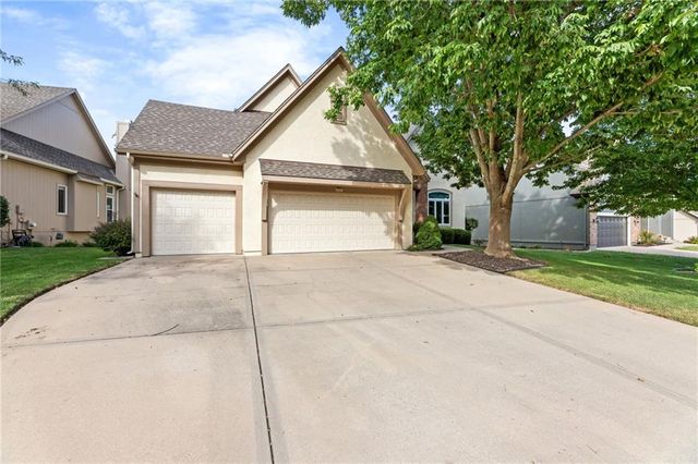 8000 W 154th Street, Overland Park, KS 66223