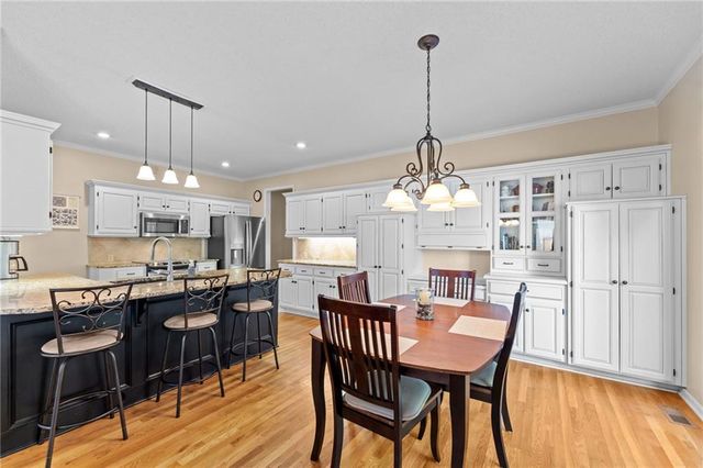 8000 W 154th Street, Overland Park, KS 66223