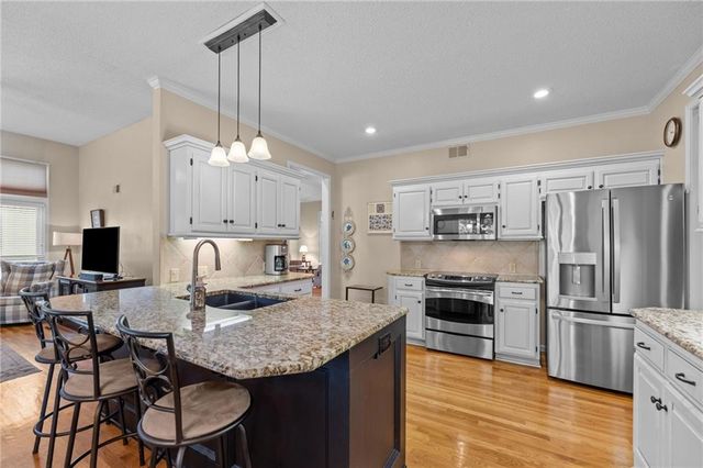 8000 W 154th Street, Overland Park, KS 66223