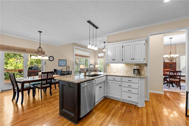 8000 W 154th Street, Overland Park, KS 66223