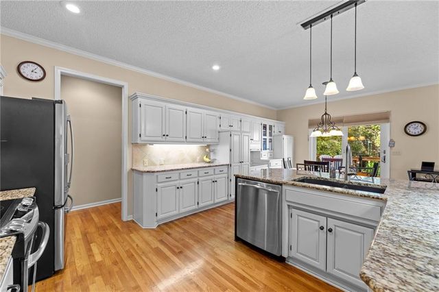 8000 W 154th Street, Overland Park, KS 66223