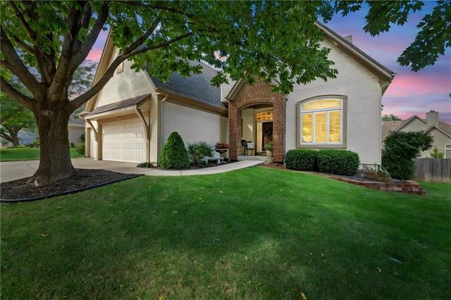 8000 W 154th Street, Overland Park, KS 66223