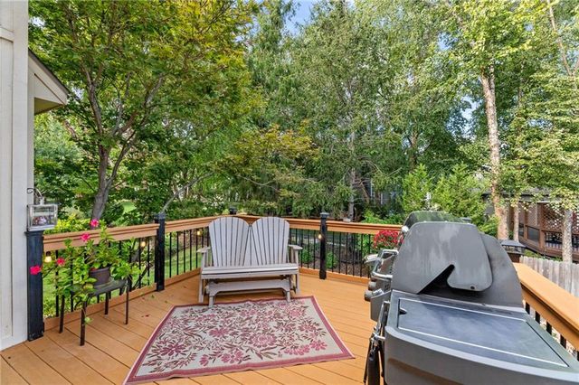 8000 W 154th Street, Overland Park, KS 66223