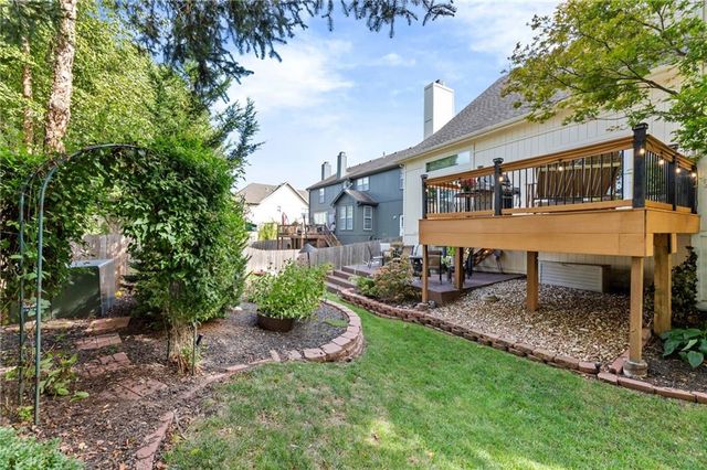 8000 W 154th Street, Overland Park, KS 66223