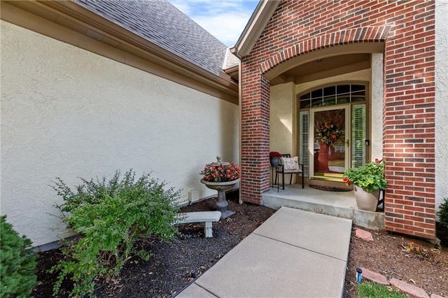 8000 W 154th Street, Overland Park, KS 66223
