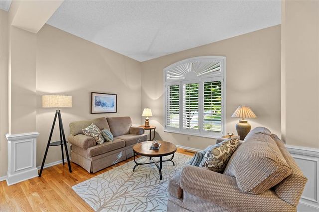 8000 W 154th Street, Overland Park, KS 66223