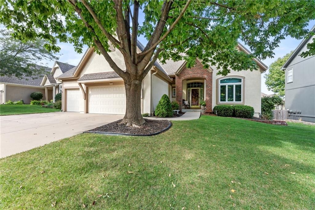 8000 W 154th Street, Overland Park, KS 66223