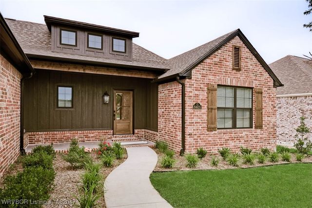 8401 McLaren Drive, Fort Smith, AR 72916