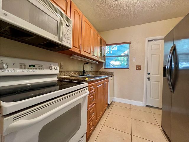 1150 99th St 6, Bay Harbor Islands, FL 33154